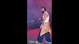 إطلالة غير تقليدية لـ أحمد سعد 