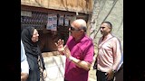 محافظ السويس يستمع لشكوى  السيدة 