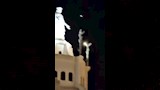 ظهور نور مضيء وحمامة حول تمثال العذراء بدير درنكة