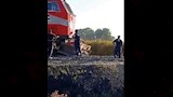 قطار يدهس لودر في قنا بعد أيام من فيديو المزلقان المفتوح (3)_4