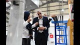خلال جولة بمصنع 909
