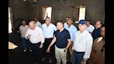 محافظ أسوان يستمع لمطالب اهالى قرية توماس وعافية (5)