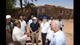 محافظ أسوان ووفد وزارة الإنتاج الحربي بقرية توماس