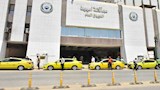 بالصور- محافظ أسيوط يتفقد اصطفاف 15 تاكسي جديد لتشغيلها بأسيوط الجديدة