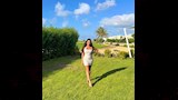سارة سلامة في حديقة منتجع سياحي (2)