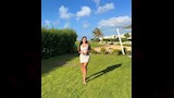 سارة سلامة في حديقة منتجع سياحي (1)