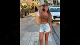 مي سليم تخطف الأنظار في شوارع اليونان