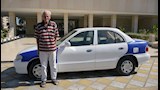 محافظ بورسعيد يسلم السيارة لسائق التاكسي٤