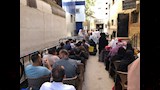 محافظ الدقهلية يوجه بتوفير مظلات ومقاعد بمكتب توثيق الخارجية في طلخا (3)