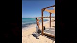 رانيا يوسف على شاطئ البحر