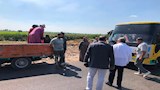 أوقف السيارة ووفر ميني باص.. محافظ الدقهلية يُنقذ عمالاً من خطر الربع نقل (1)