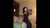كارولين عزمي تتألق بفستان أسود أنيق (2)