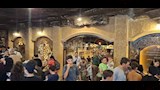 أيقونات وشموع وصلوات.. أجواء روحانية تجمع آلاف الزائرين بدير درنكة (1)