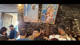 أيقونات وشموع وصلوات.. أجواء روحانية تجمع آلاف الزائرين بدير درنكة (11)