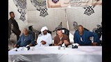 محافظ أسوان يتحدث لاهالى المنصورية
