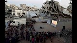 بالصور- مؤسسة مشهراوي تعرض أفلامها لسكان قطاع غزة وسط الركام