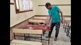"المعاش لم يطفئ شغفه".. مدرس بالأقصر يعود لمدرسته كل عام ويزين جدرانها - صور