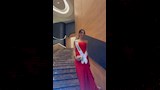 اختارت بيرلا فستانا جريئا 