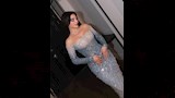 اختارت هيفاء فستانا طويلا باللون الفضي اللامع