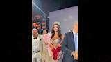 فستان لما نزهة في حفل التتويج