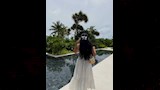 منة عرفة امام حمام السباحة (2)