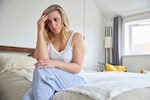 كيف تؤثر الهرمونات على نفسية المرأة؟- طبيب يجيب "فيديو"