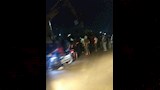 تجمع الأهالي في موقع الحادث
