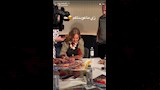 يسرا تتفاعل مع الجمهور