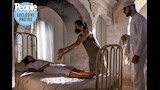 أنجلينا جولي مع سلمى حايك في كواليس التصوير