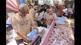 الغلاء يضرب حلاوة المولد والتجار يواجهون الركود بـالأحجام الميني (1)