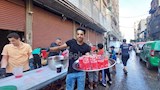 توزيع الشربات بالموز بشوارع الإسكندرية (13)