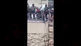 سحب الطفل بعد انقاذه من الغرق 
