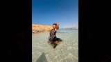 رانيا يوسف تستمتع بالبحر (1)