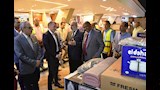 محافظ أسوان يستمع لشرح عن مكونات جهاز العرائس_6