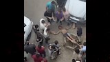 "حتى لو حرامي".. محامٍ يكشف الاتهامات الموجهة للمعتدين على شاب مكبل بالمهندسين
