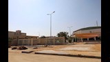 رئيس جامعة المنيا يتفقد حديقة أعضاء هيئة التدريس ومنافذ المنتجات (7)