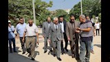 رئيس جامعة المنيا يتفقد حديقة أعضاء هيئة التدريس ومنافذ المنتجات (6)