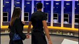 عمر مرموش وزوجته أثناء توقيعه لتوتنهام (5)