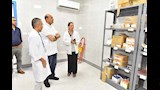 محافظ أسيوط يتفقد وحدة طب أسرة سكرة بمنفلوط في جولة مفاجئة  (10)