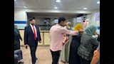 توزيع حلوى المولد على المواطنين بمكتب تأمينات أسيوط (3)