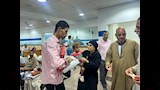 توزيع حلوى المولد على المواطنين بمكتب تأمينات أسيوط (10)