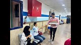 توزيع حلوى المولد على المواطنين بمكتب تأمينات أسيوط (22)