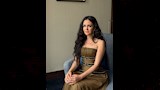 اختارت ركين تسريحة الشعر المنسدلة 