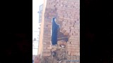 المنزل قديم متهالك