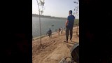 تجمع الأهالي على شاطئ فرع رشيد