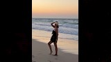 ريم البارودي تتألق أمام شاطئ البحر