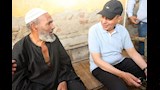 محافظ المنيا يستجيب لمسن ويقرر توصيل الغاز لمنزله