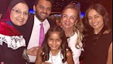 صورة عائلية لياسمين ووالدتها نجلاء فتحي وطليق ابنتها محمد خضر وابنتهم زين