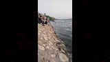 لحظة انتشال الجثمان
