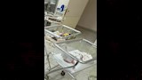 أطفال ينتظرون أن يصطحبهم آباؤهم الجدد في كيندرلي
